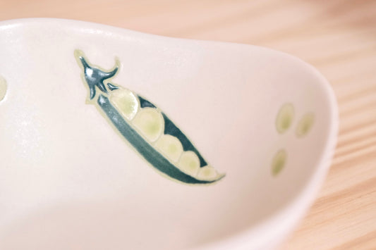 Kikuso Kiln Japan Hasami handcraft Peas square bowl