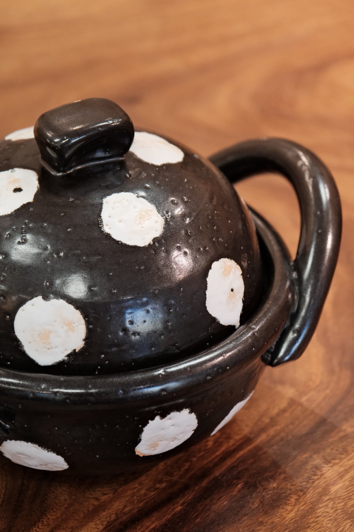 Marushige Touki Nukuta Nabe - Black Dot, Size 7