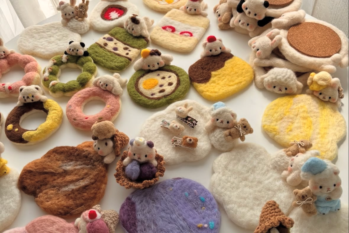 kumapurin-314 Handmade Needle-Felted Coaster (Pink pajamas)