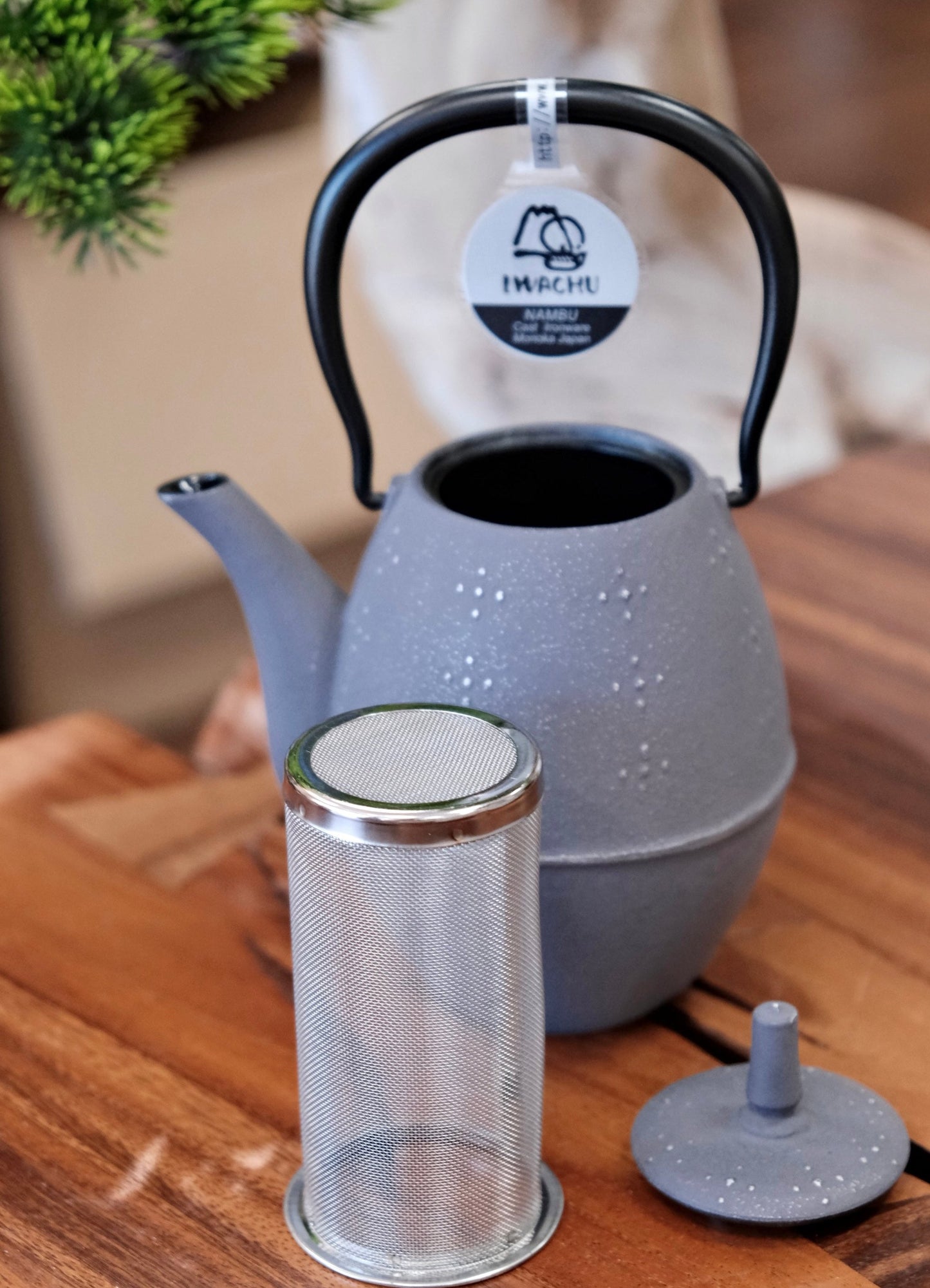 IWACHU Nambu Tekki Cast Iron 600ml Silver Teapot (Gift Box)