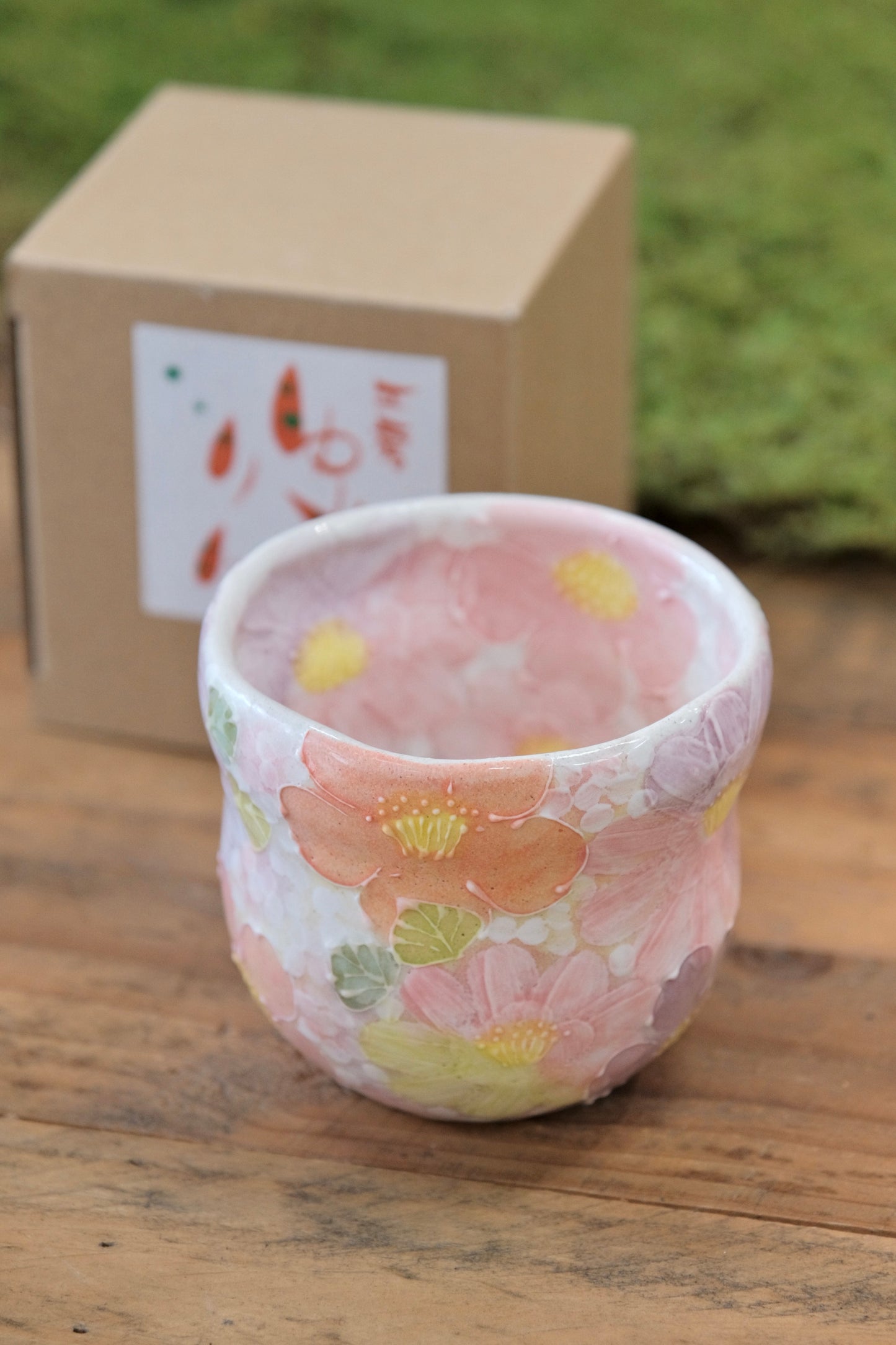 Seto Ware YUZURIHA Flower Tea Bowl