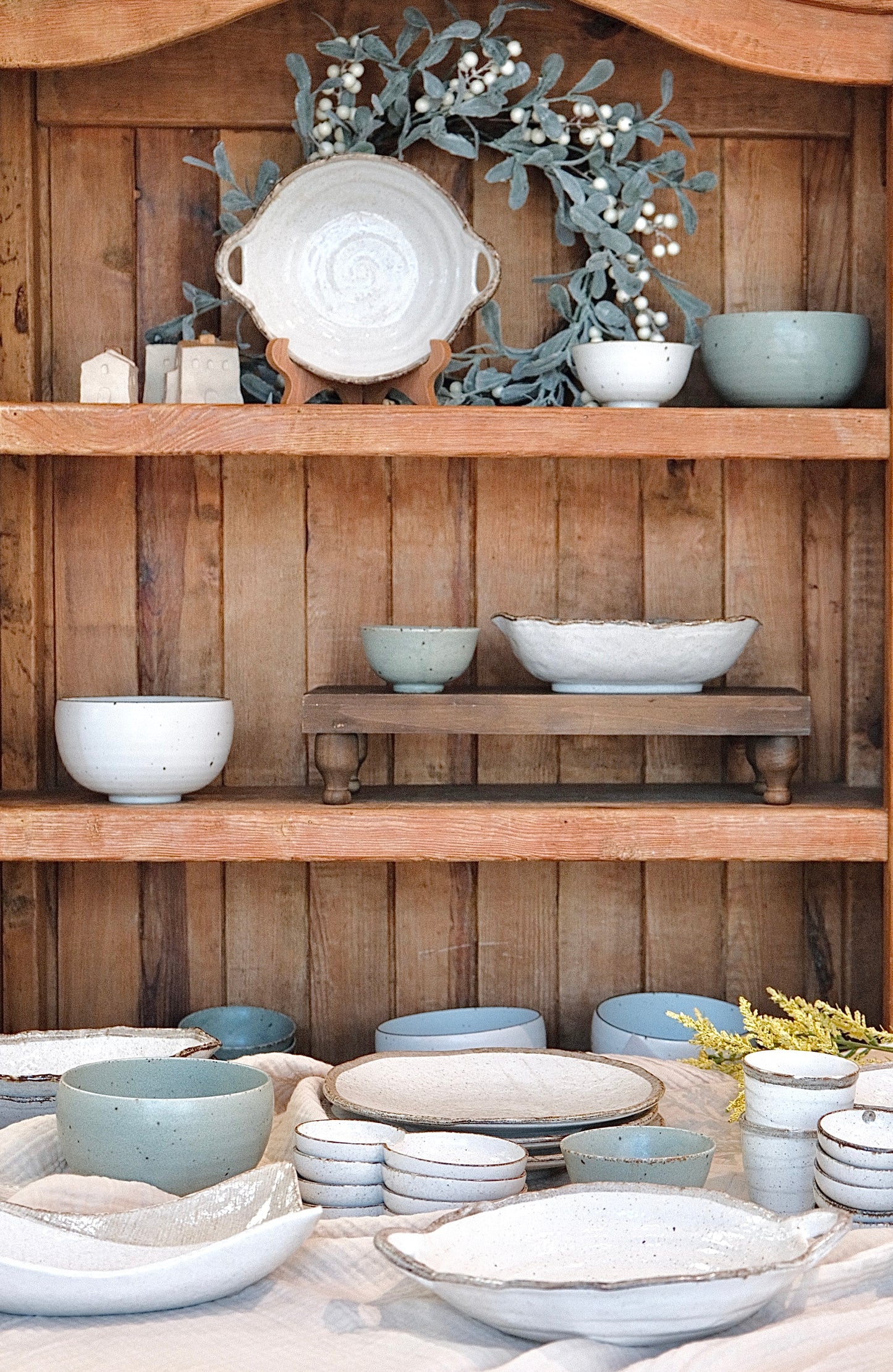 SHIROKARATSU Mino Ware Ceramic Handle Plate (three sizes)