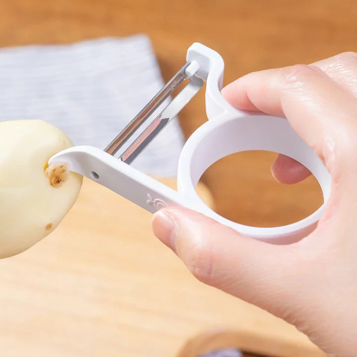 Aux leye peeler that can be cut with light force