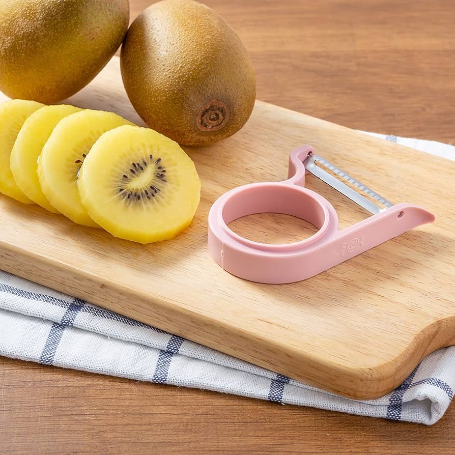 Aux leye peeler that can be cut with light force