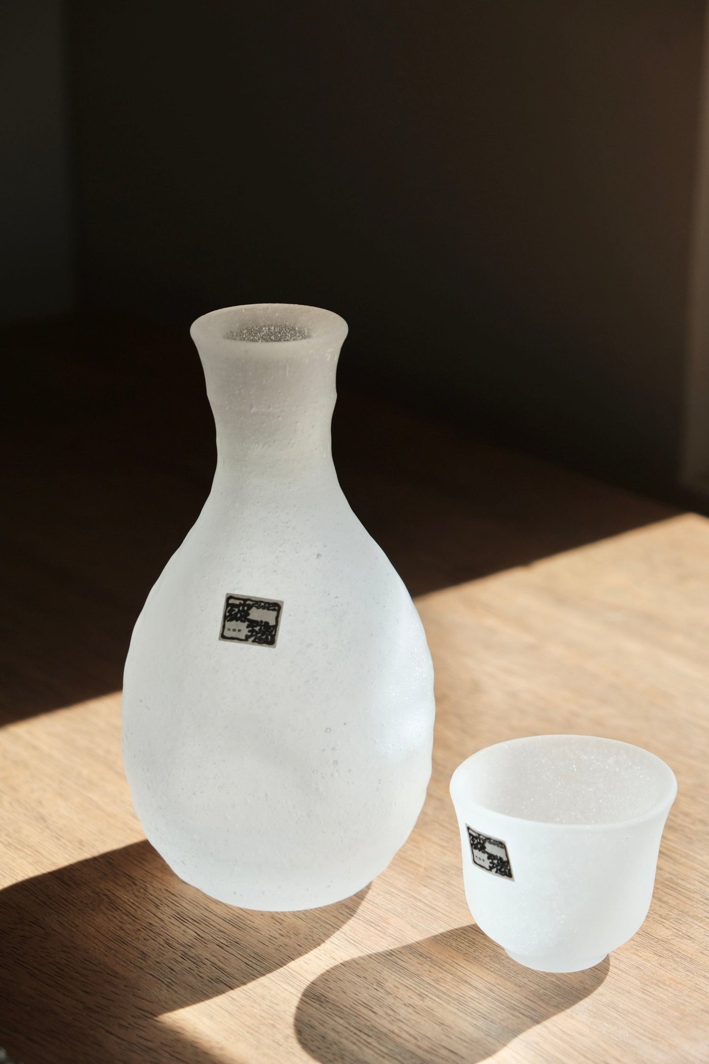 Hirota Frozen Glass Sake SET With Lacquer Tray, "SNOWSTORM", Pitcher + 2 Cups