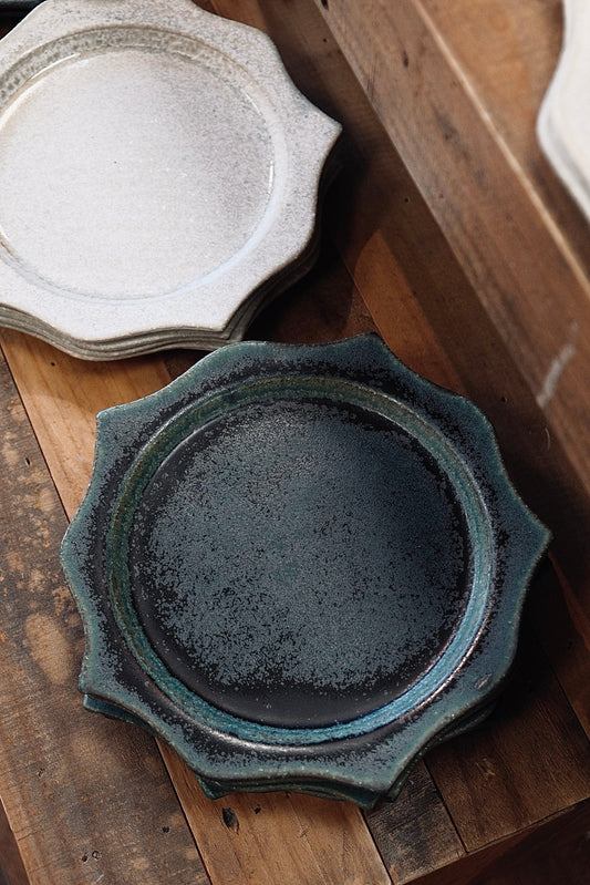 YUMITATE GAMA—山本一仁 handmade vintage ceramic 8” round plate(white)
