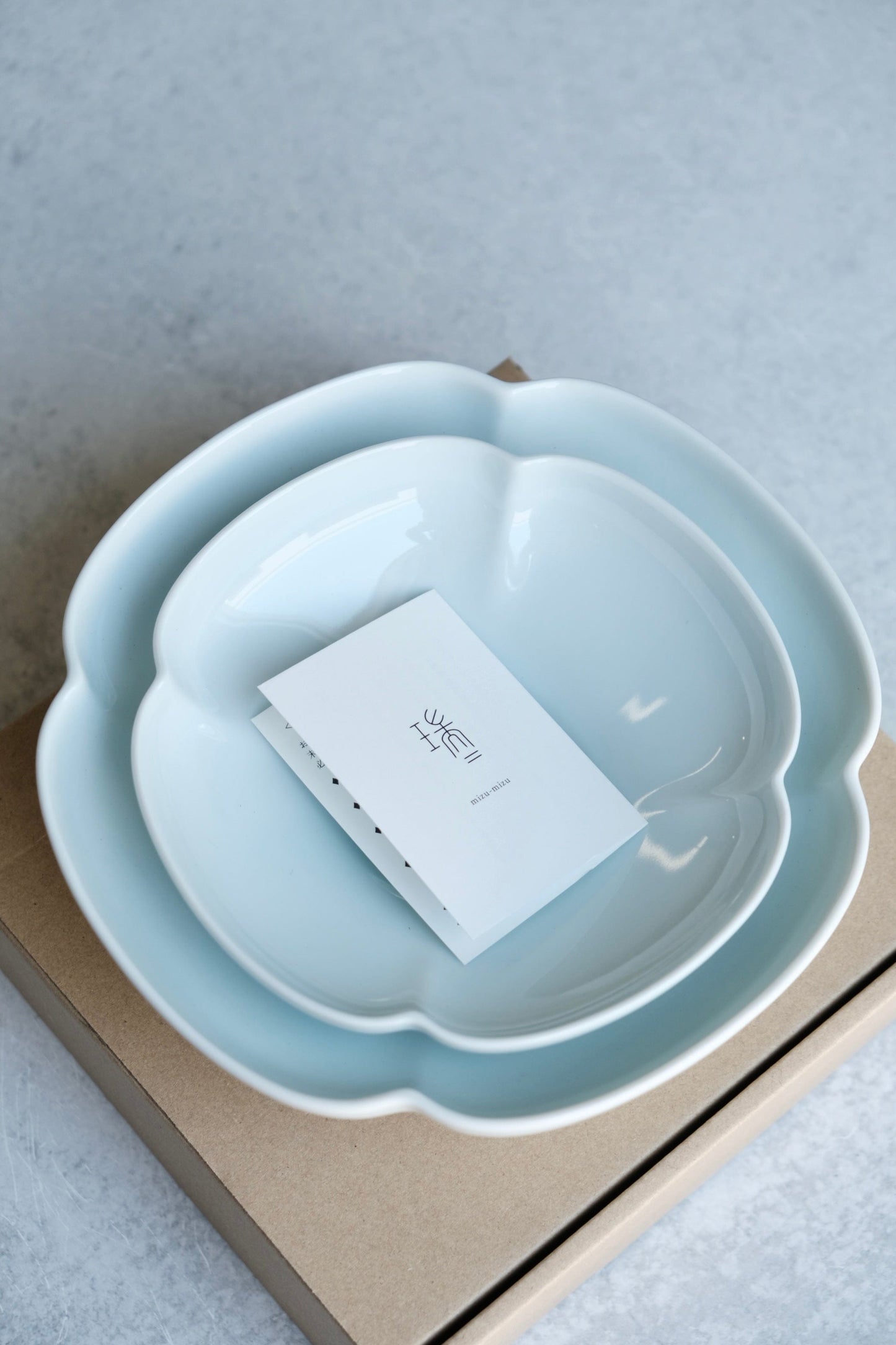 MIYAMA MIZU MIZU "瑞“ by RINA ONO (BLUE WHITE SERVING BOWL)