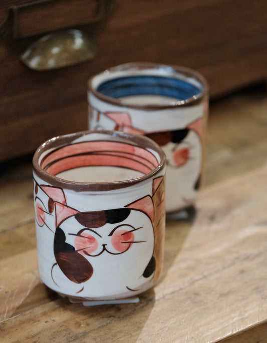 Japan handmade Hasami ware Cat Tea cup