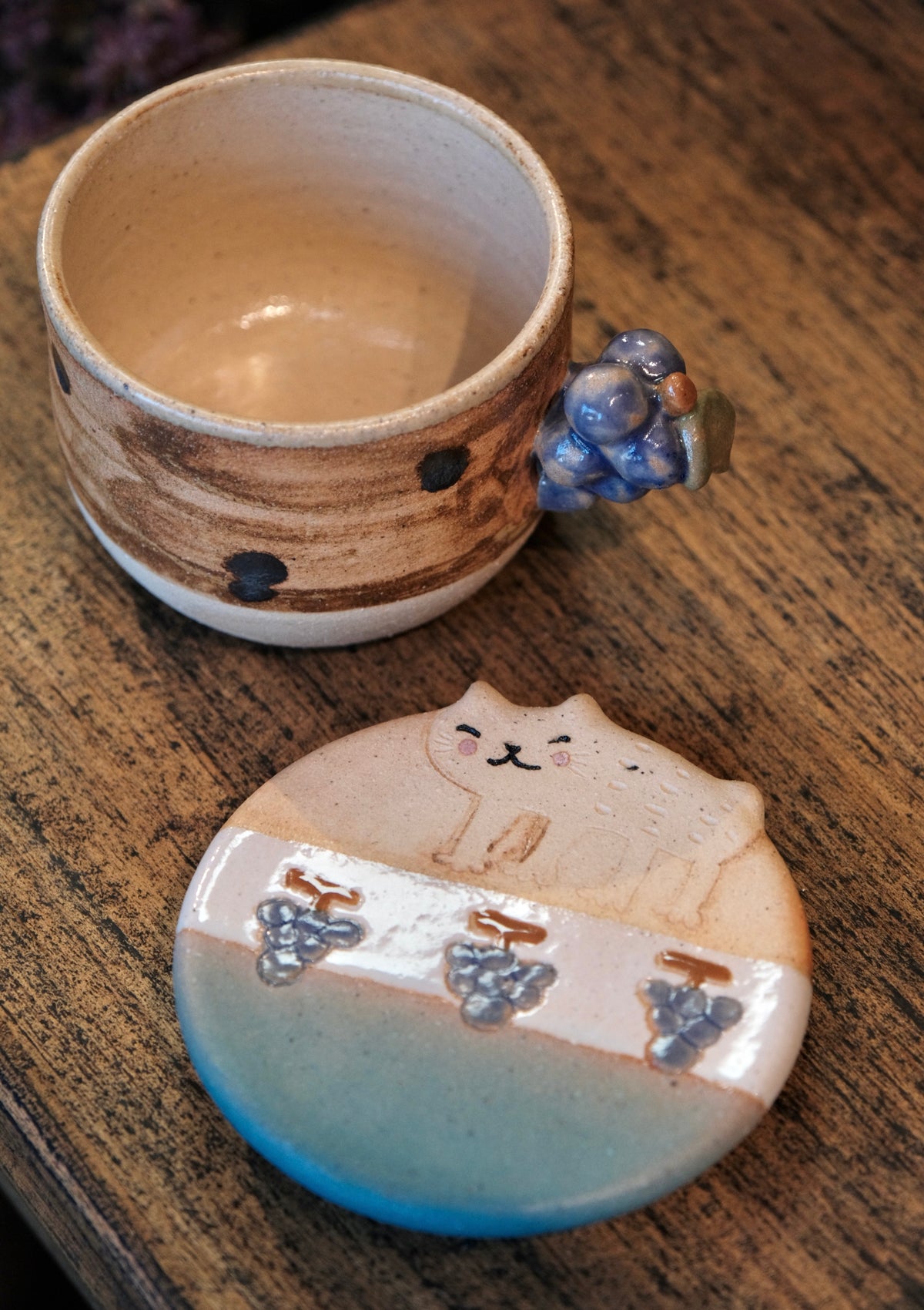 Okinawa Artist Nyankoroya（にゃんころ屋）Handmade Cat Mug with Lid (Grape）