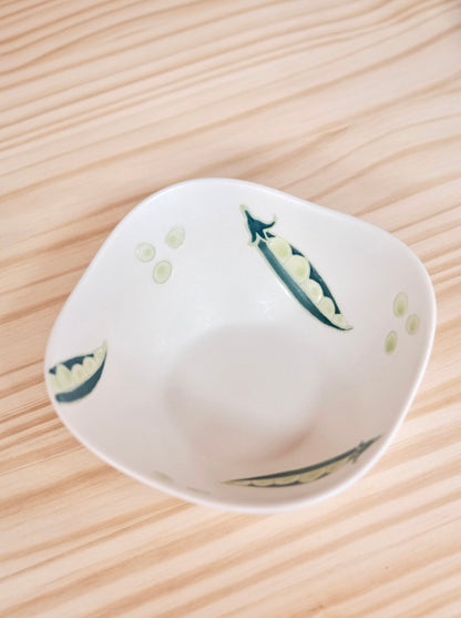 Kikuso Kiln Japan Hasami  handcraft Peas square bowl