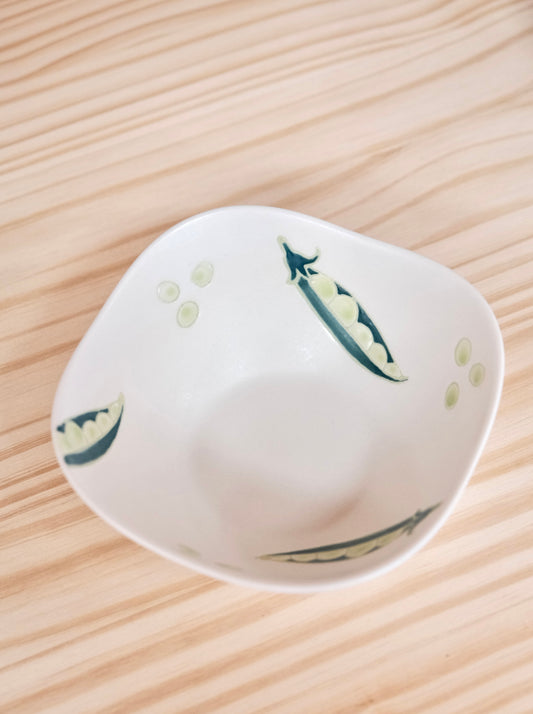 Kikuso Kiln Japan Hasami  handcraft Peas square bowl
