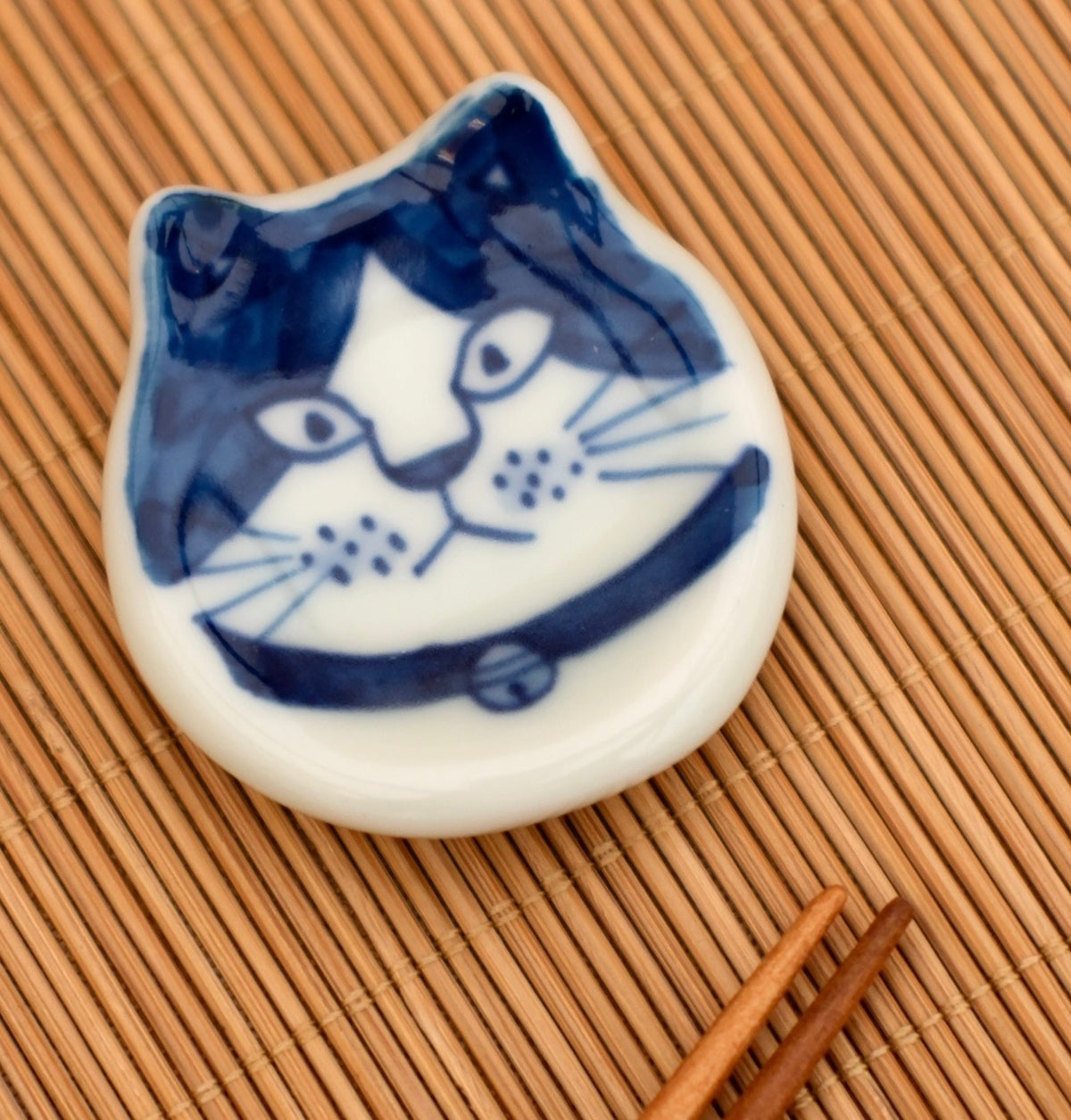 Arita ware handmade Blue white Cat series chopstick rest