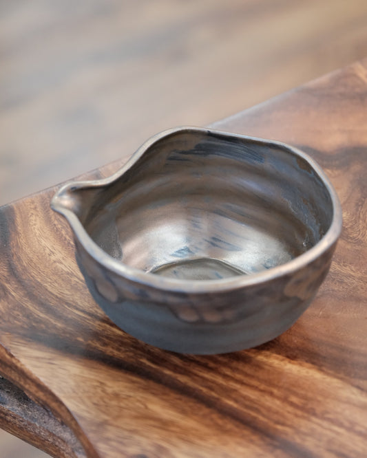 Katakuchi 12oz Matcha Bowl With Spout Black Gold