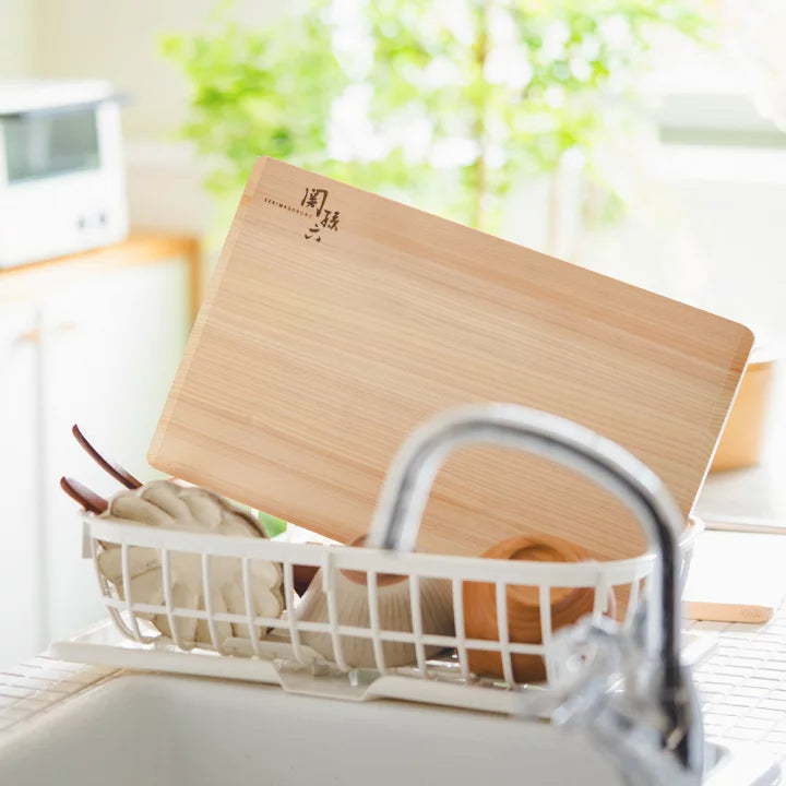 KAI SEKI MAGOROKU HINOKI STANDING CUTTING BOARD