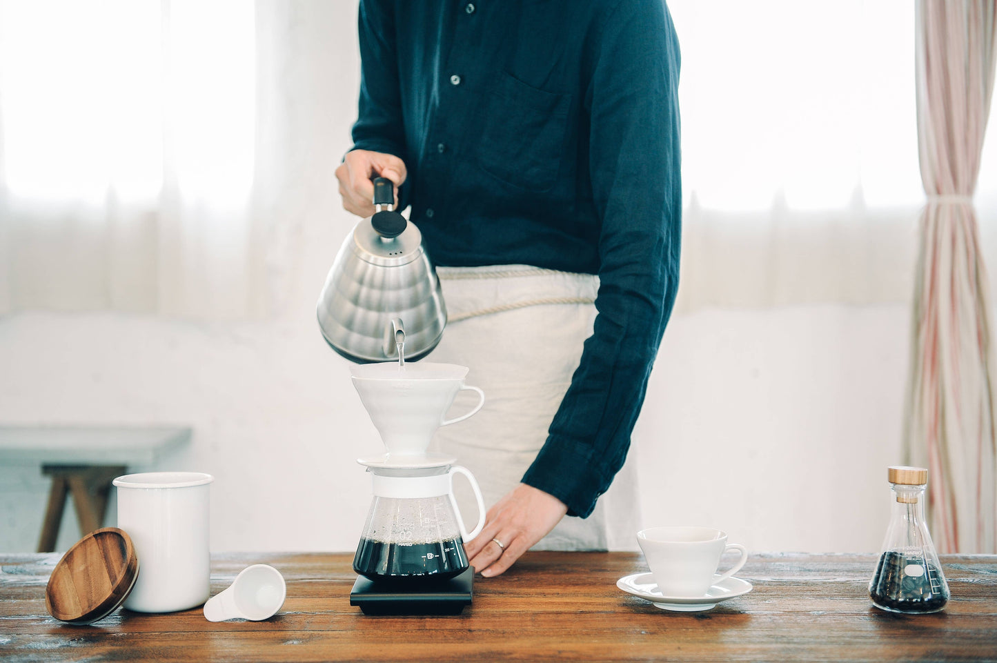 HARIOJapan - V60 Ceramic Pour Over Coffee 02 Set White