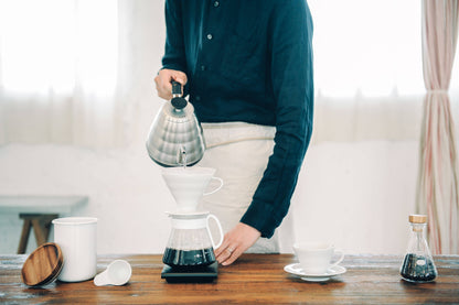 HARIOJapan - V60 Ceramic Pour Over Coffee 02 Set White