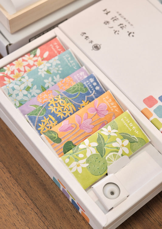 Kousaido Incense – Kaden Shin “Kō no Kokoro” (Essence of Fragrance) 
以花伝心 香ノ心 6*6