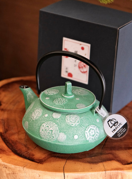 IWACHU Nambu Tekki Cast Iron 650ml Teapot （Gift Box）