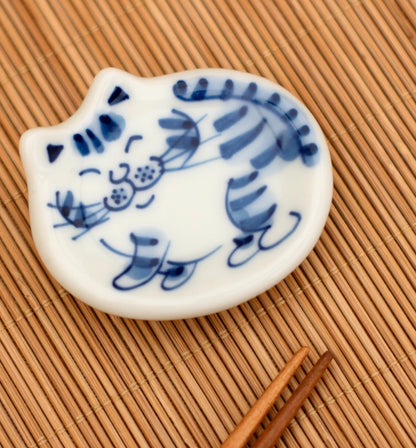 Arita ware handmade Blue white Cat series chopstick rest