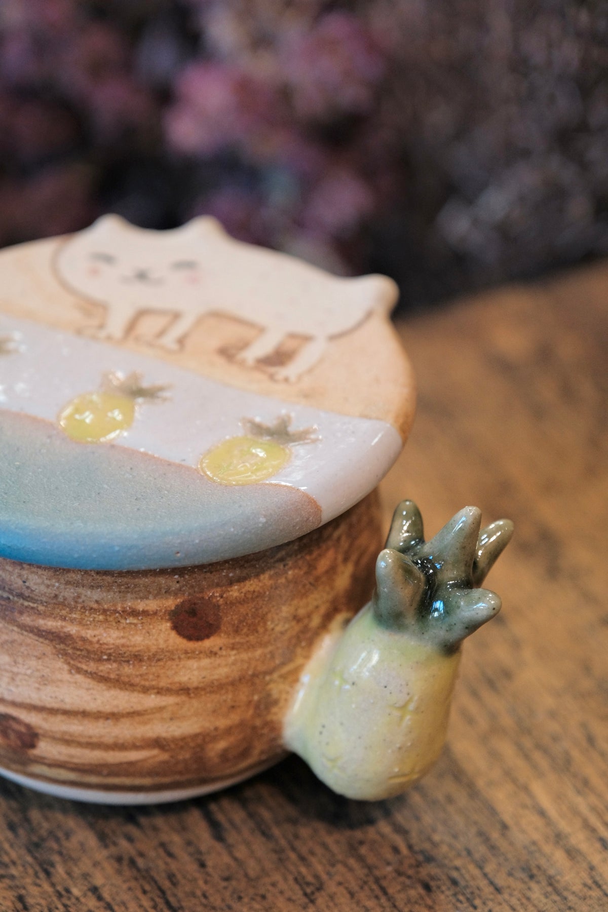 Okinawa Artist Nyankoroya（にゃんころ屋）Handmade Cat Mug with Lid (Pineapple)