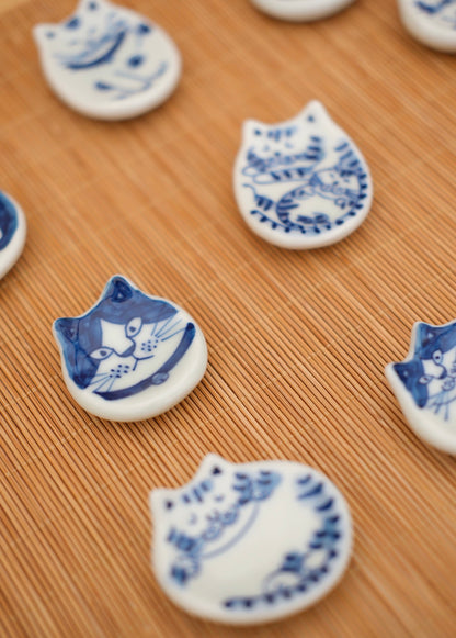 Arita ware handmade Blue white Cat series chopstick rest
