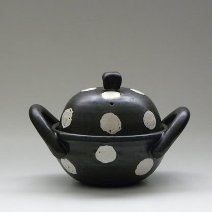 Marushige Touki Nukuta Nabe Size 7 in black with white dots