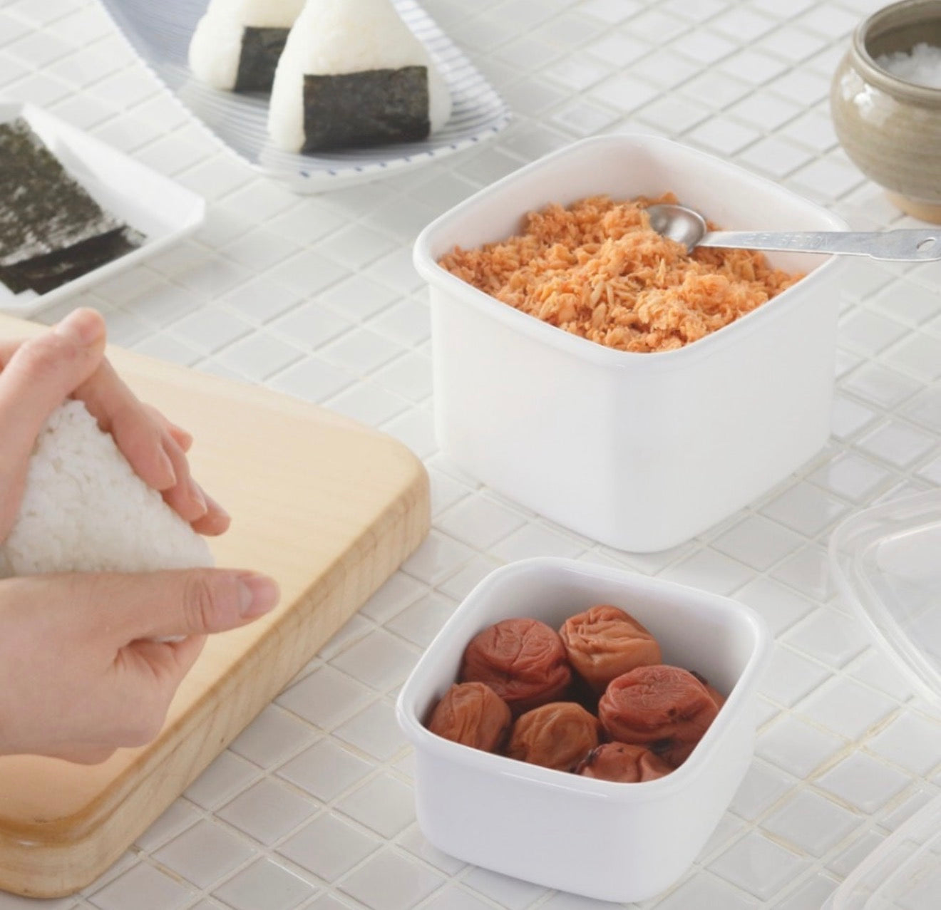 Noda Horo White Series Square S with Seal Lid