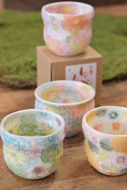 Seto Ware YUZURIHA Flower Tea Bowl