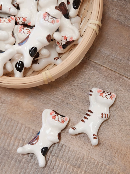 Kikuso Kiln Hasami ware Handcraft lying on its back Cat Chopstick Rest