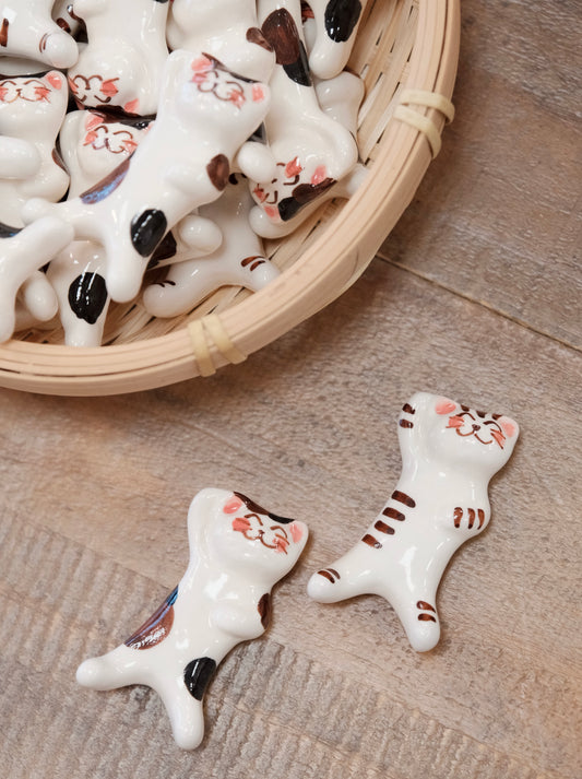 Kikuso Kiln Hasami ware Handcraft lying on its back Cat Chopstick Rest