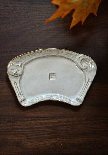 Kielisha-キエリ舎 Handmade Cat Shaped Bridge Dessert Plate