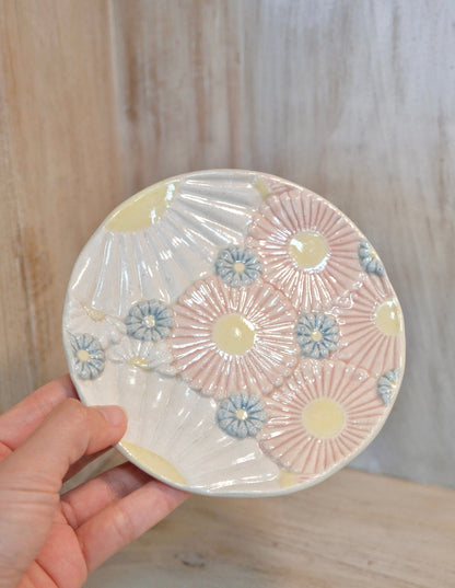 Misao Ishiguro-石黒美佐緒 Handmade 5.5'' Small Plate (Pink Chrysanthemum)