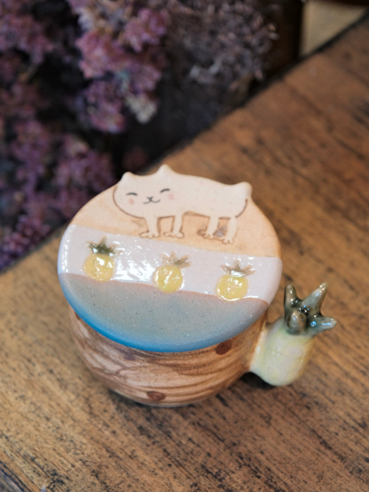Okinawa Artist Nyankoroya（にゃんころ屋）Handmade Cat Mug with Lid (Pineapple)