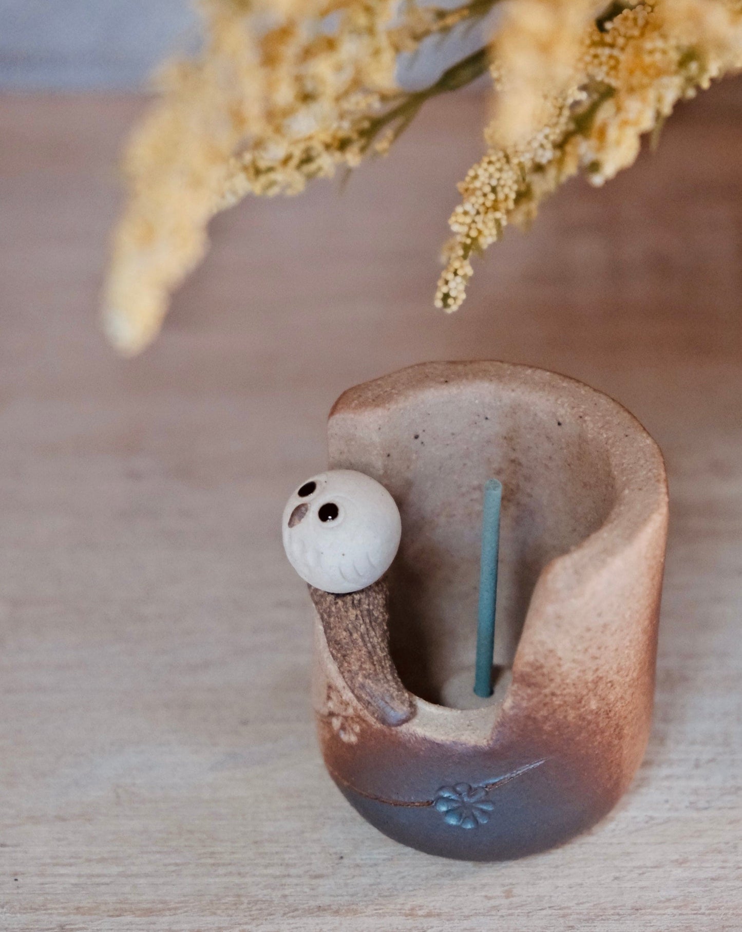 Shigaraki Yaki Owl Incense Stand (Gift box)