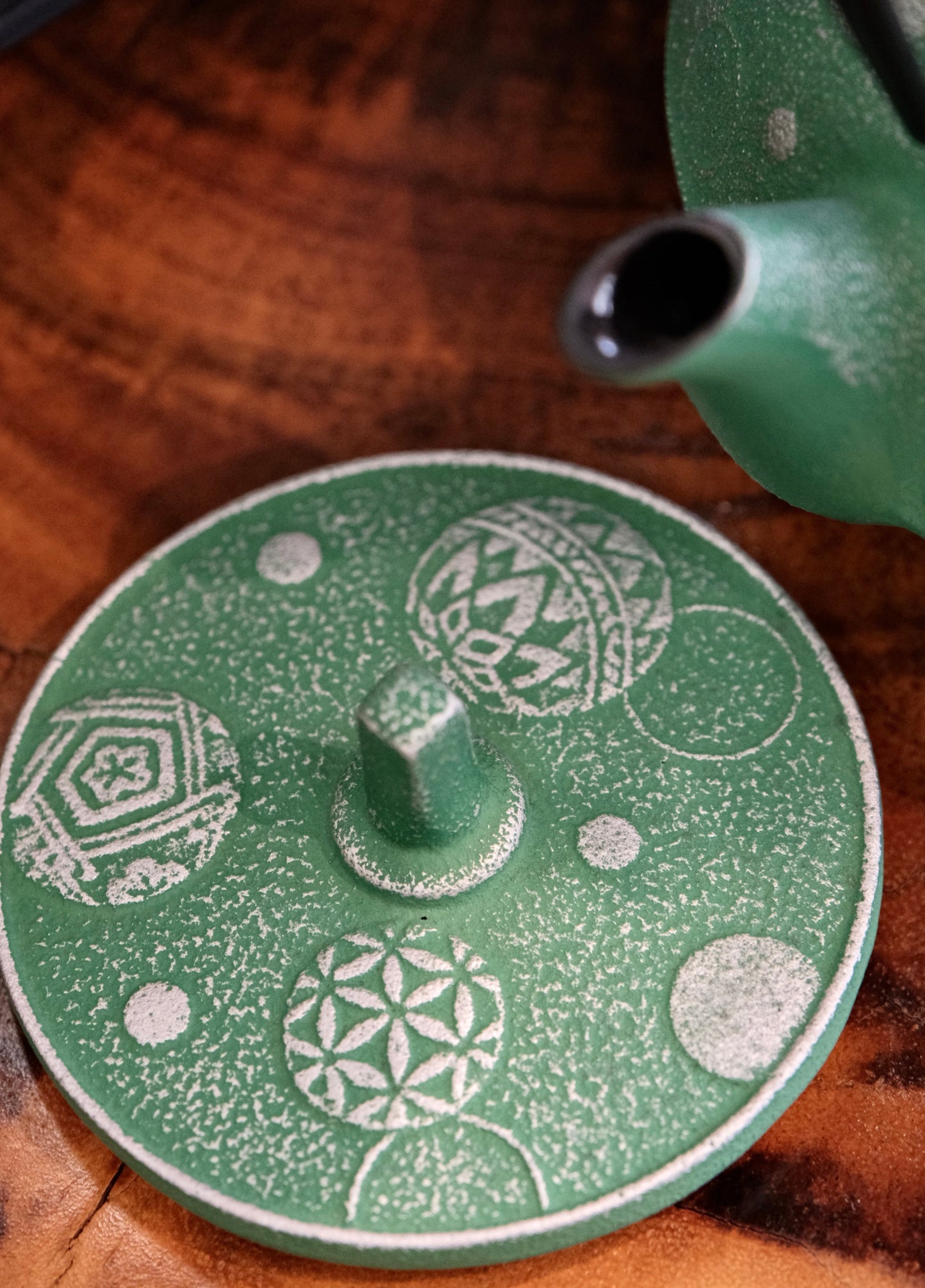 IWACHU Nambu Tekki Cast Iron 650ml Teapot （Gift Box）