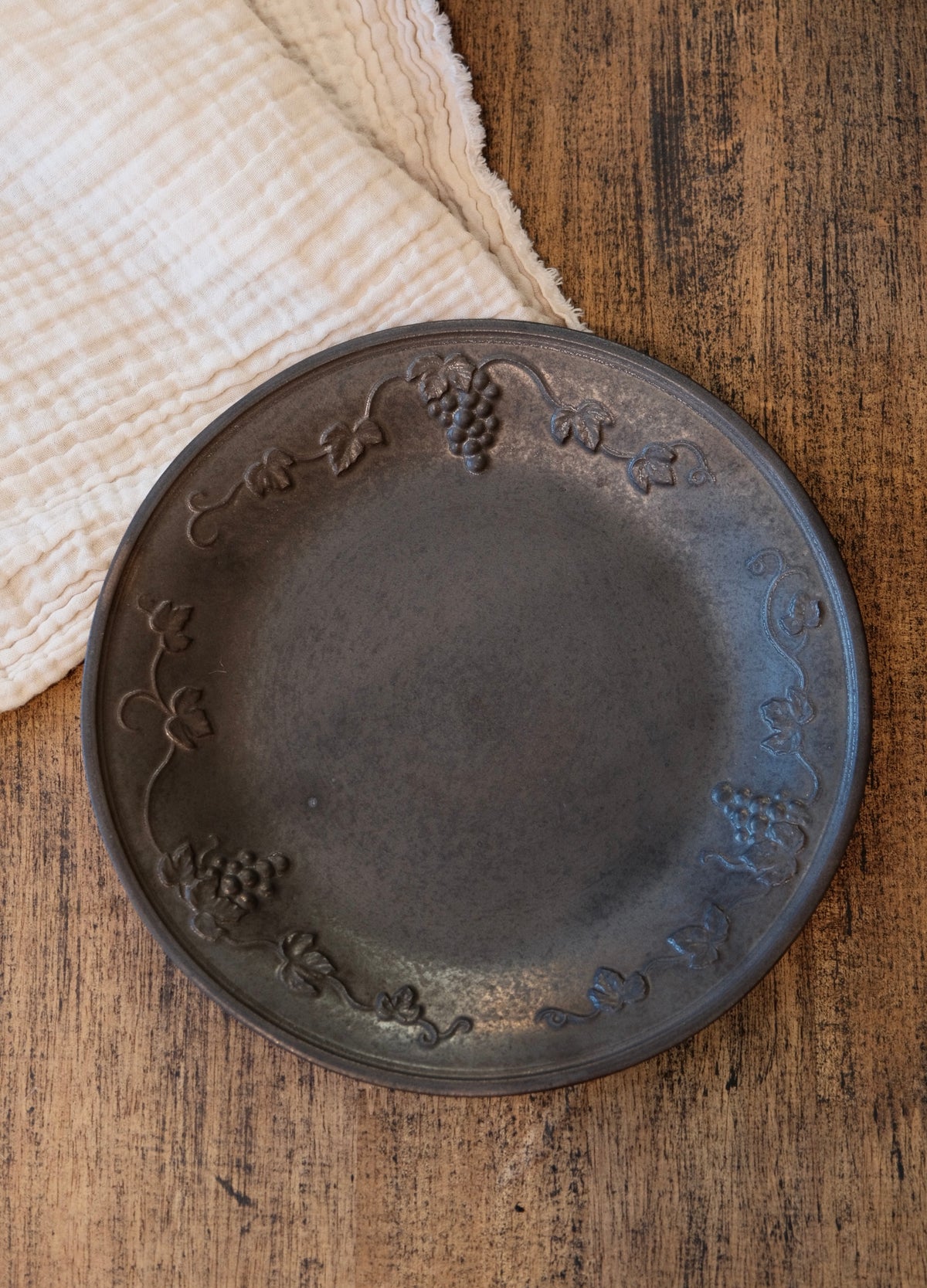 Taro Uchiyama | Grape 9.5”Plate - Dark