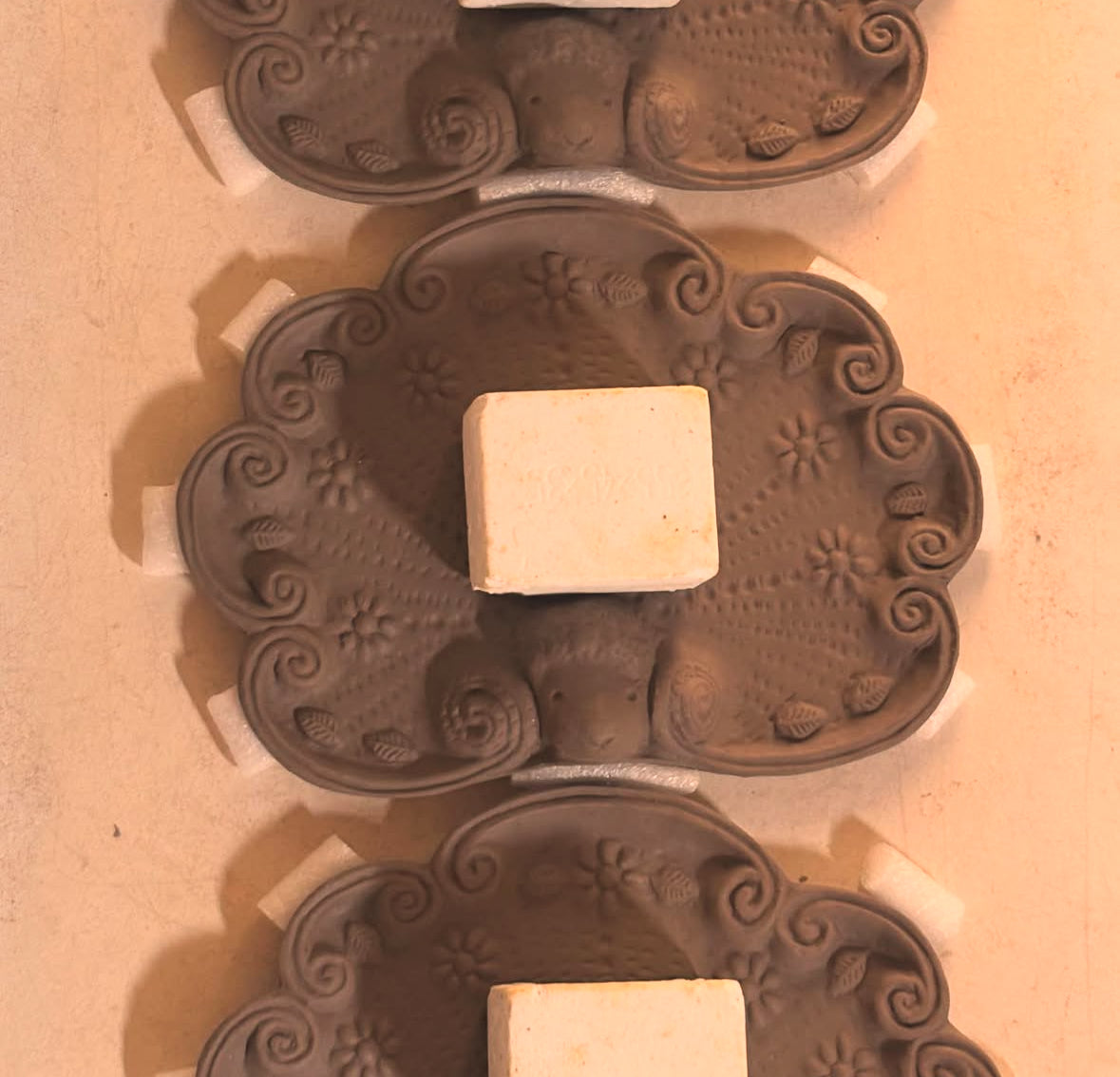 Kielisha-キエリ舎 Handmade Sheep and flower field Dessert Plate