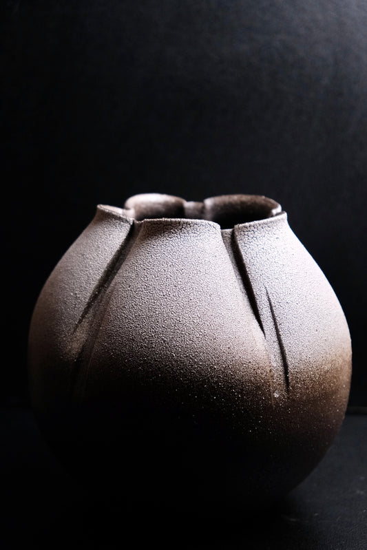 Japan MARUI Shigaraki ware "Unmelted Snow" Round Vase (Gift Box)