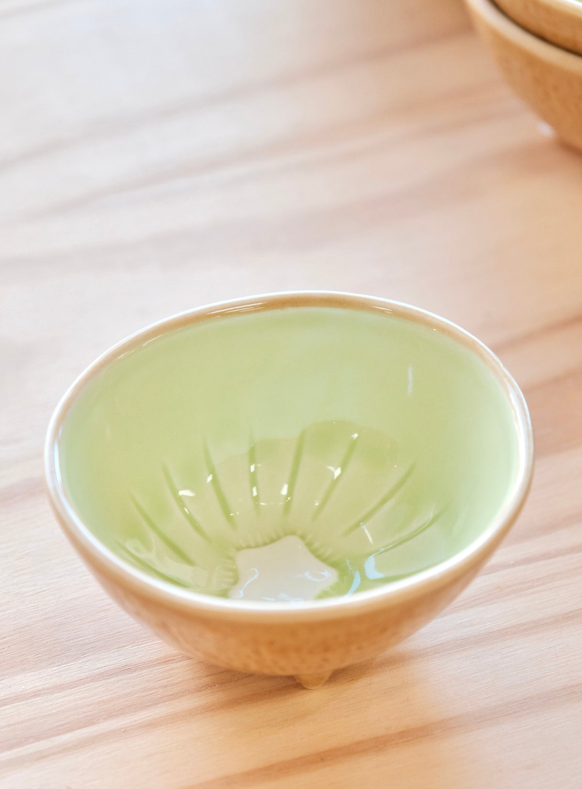 Japan made Kiwi fruit dish bowl