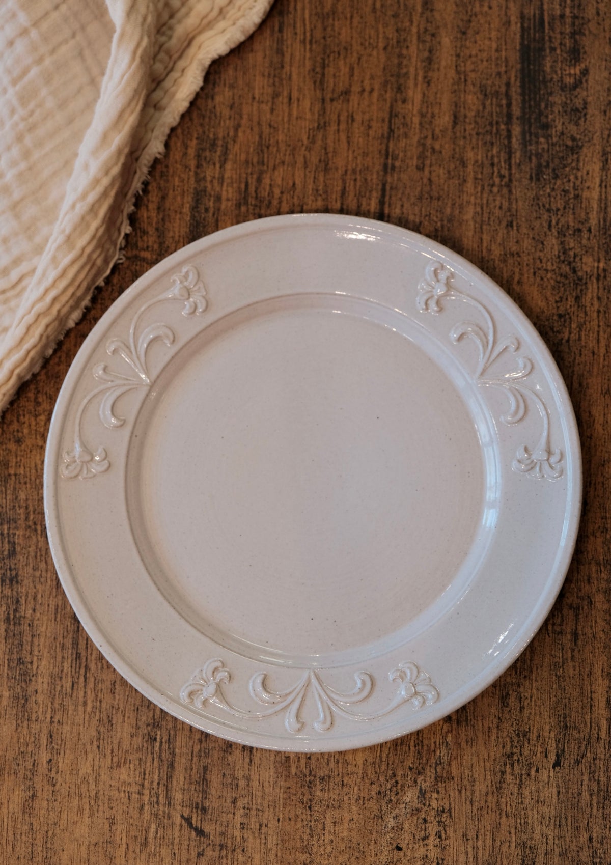 Taro Uchiyama | Lily 7" Round Plate - Glossy
