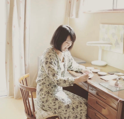 Misa Omote-表 美沙 Kutani Artist Handmade chopstick rest (White series)