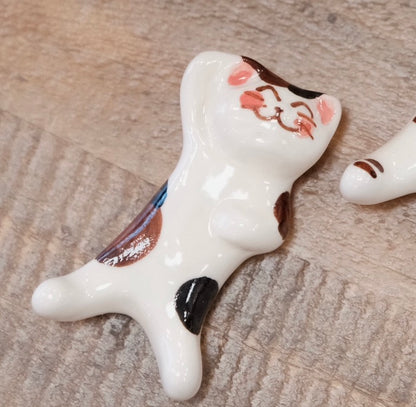 Kikuso Kiln Hasami ware Handcraft lying on its back Cat Chopstick Rest
