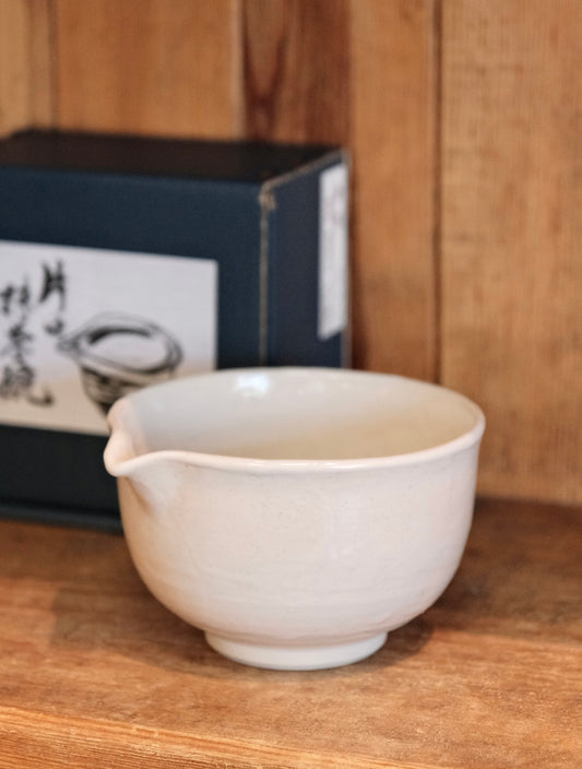 Japan made Spouted Matcha Bowl (White）