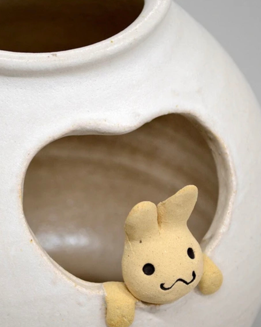 Shigaraki Yaki Rabbit Round Ceramic Flower vase