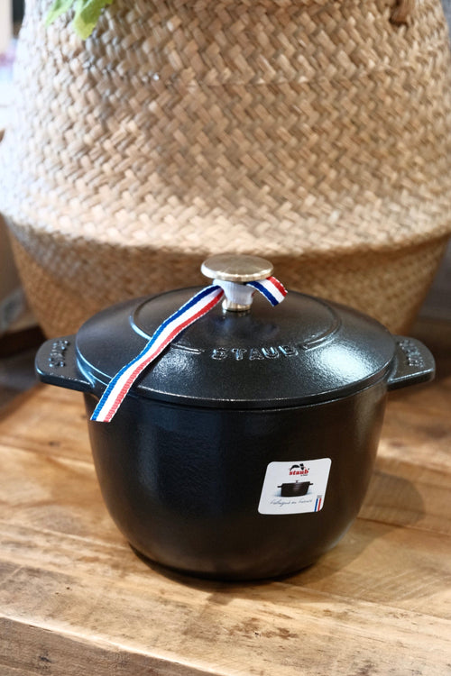 STAUB Cast Iron 1.5-qt Petite French Oven Black – Orange Market Tableware