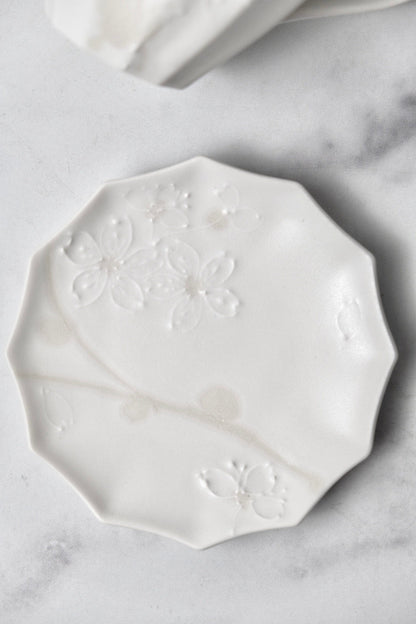 【Limited Edition Ship out 22TH December】 達 久美子 Tatsu Kumiko Sakura Small Dish Plate（Gift Box）