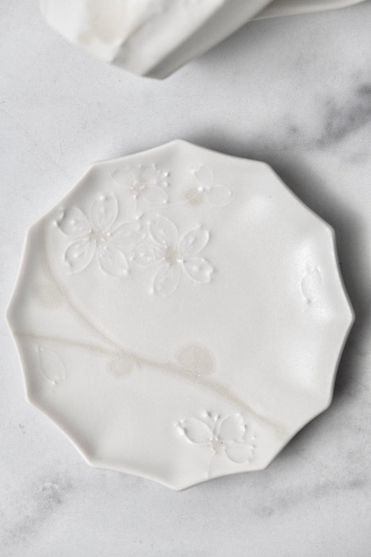 【Limited Edition Ship out 22TH December】 達 久美子 Tatsu Kumiko Sakura Small Dish Plate（Gift Box）