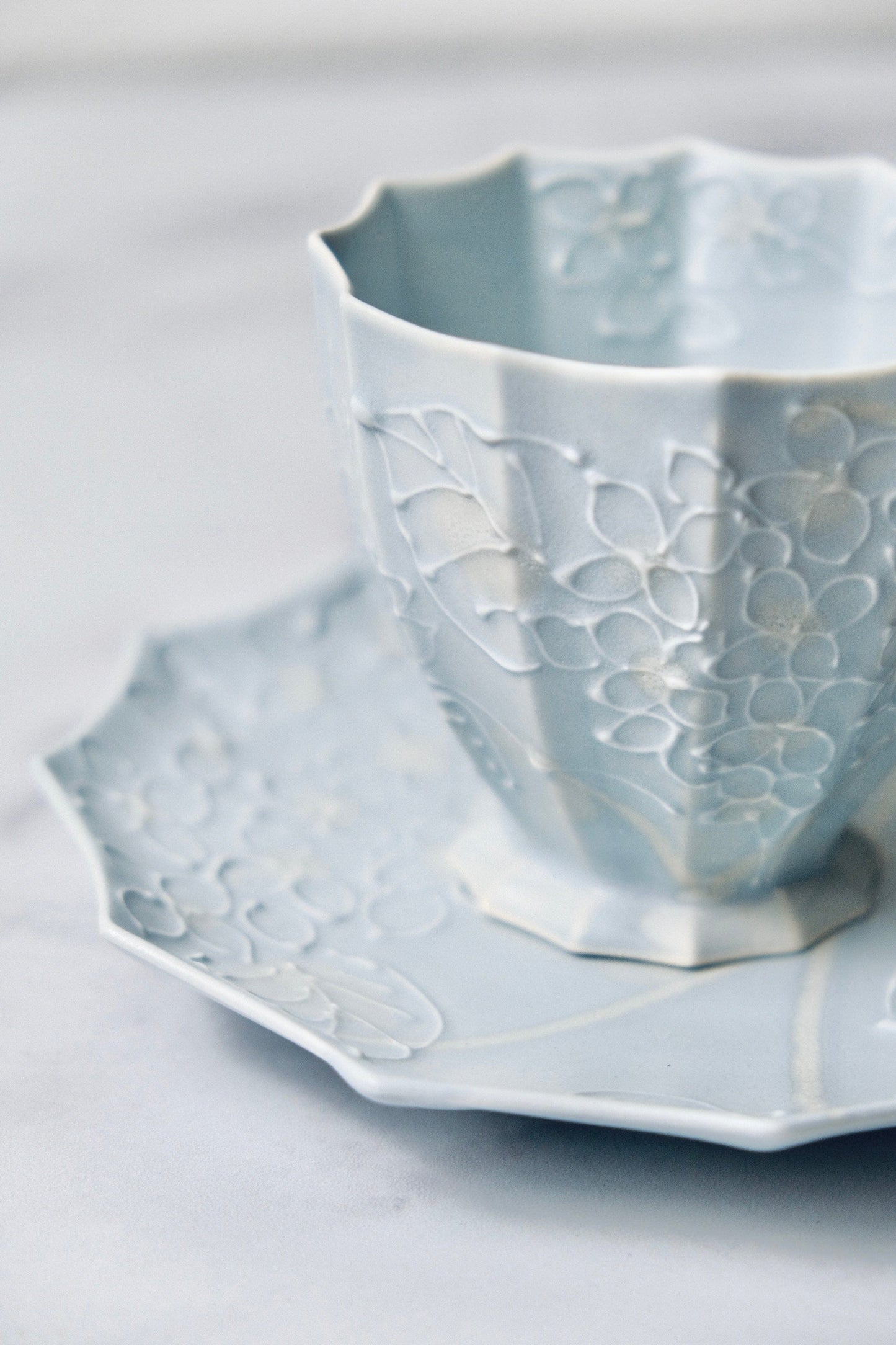 【Limited Edition Ship out 22TH December】 達 久美子 Tatsu Kumiko Purple French Hydrangea Cup and Saucer （Gift Box）